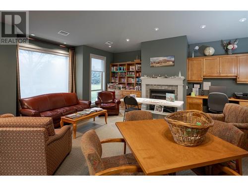 2365 Stillingfleet Road Unit# 360, Kelowna, BC - Indoor Photo Showing Living Room With Fireplace