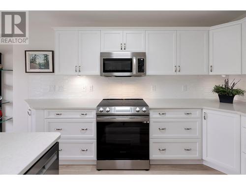 2365 Stillingfleet Road Unit# 360, Kelowna, BC - Indoor Photo Showing Kitchen