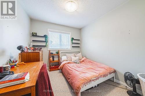 65 Glendarling Crescent, Hamilton, ON - Indoor Photo Showing Bedroom