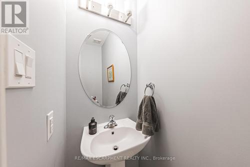 65 Glendarling Crescent, Hamilton, ON - Indoor Photo Showing Bathroom