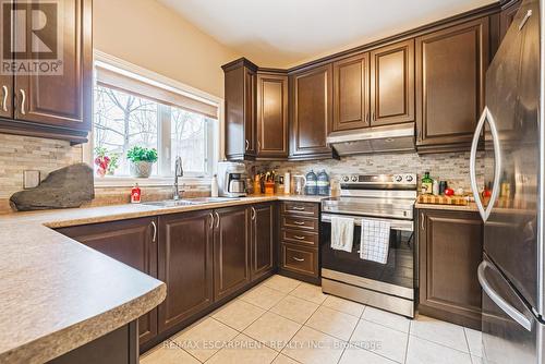 65 Glendarling Crescent, Hamilton, ON - Indoor Photo Showing Kitchen