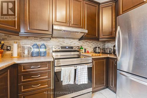 65 Glendarling Crescent, Hamilton, ON - Indoor Photo Showing Kitchen