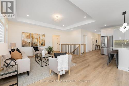 38 Faith Drive, Mapleton, ON - Indoor Photo Showing Living Room