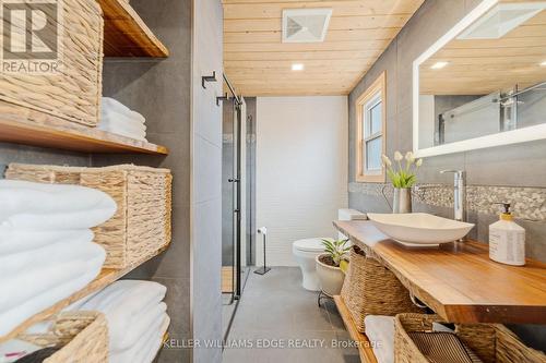 673 Inverary Road, Burlington, ON - Indoor Photo Showing Bathroom