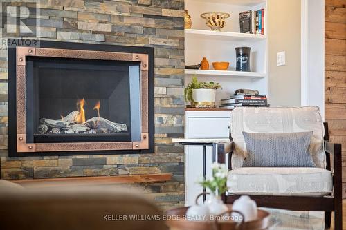 673 Inverary Road, Burlington, ON - Indoor Photo Showing Living Room With Fireplace