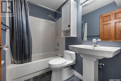 5054 Wascana Vista Court, Regina, SK - Indoor Photo Showing Bathroom