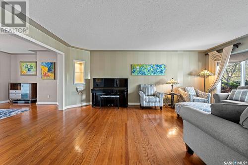 5054 Wascana Vista Court, Regina, SK - Indoor Photo Showing Living Room