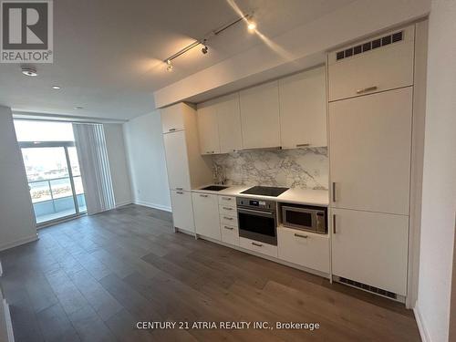 1119 - 38 Honeycrisp Crescent, Vaughan, ON - Indoor Photo Showing Kitchen