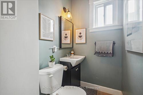 55 Balmoral Avenue N, Hamilton, ON - Indoor Photo Showing Bathroom