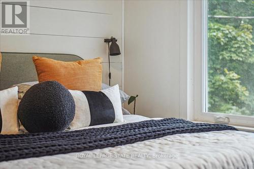 55 Balmoral Avenue N, Hamilton, ON - Indoor Photo Showing Bedroom