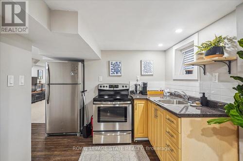 55 Balmoral Avenue N, Hamilton, ON - Indoor Photo Showing Kitchen