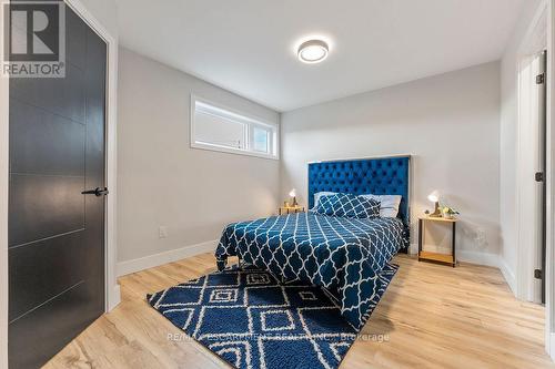 209 Grenfell Street, Hamilton, ON - Indoor Photo Showing Bedroom