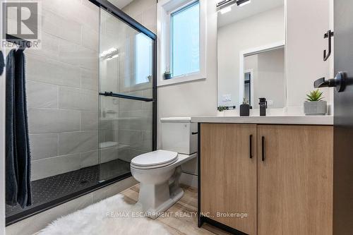 209 Grenfell Street, Hamilton, ON - Indoor Photo Showing Bathroom