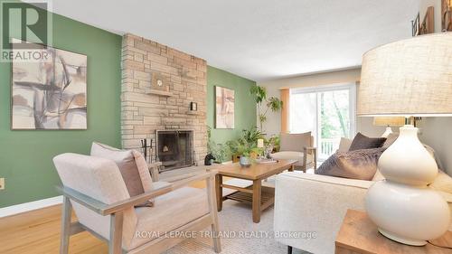 24 Longbow Place, London, ON - Indoor Photo Showing Living Room With Fireplace