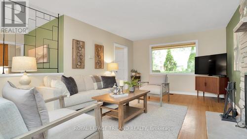 24 Longbow Place, London, ON - Indoor Photo Showing Living Room