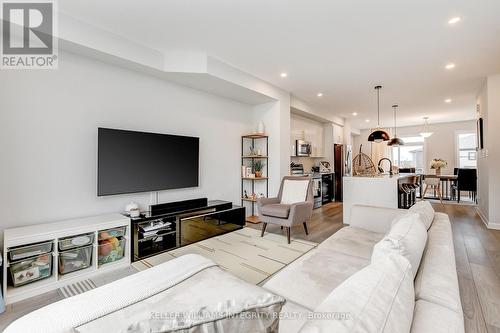 31 Lakepointe Drive, Ottawa, ON - Indoor Photo Showing Living Room