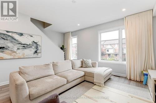 31 Lakepointe Drive, Ottawa, ON - Indoor Photo Showing Living Room