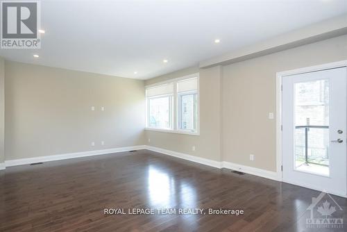 82 Empress Avenue, Ottawa, ON - Indoor Photo Showing Other Room