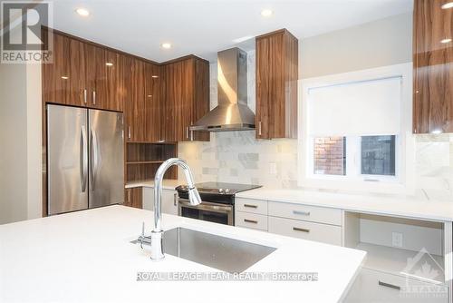 82 Empress Avenue, Ottawa, ON - Indoor Photo Showing Kitchen With Upgraded Kitchen