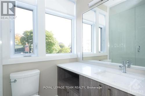 82 Empress Avenue, Ottawa, ON - Indoor Photo Showing Bathroom