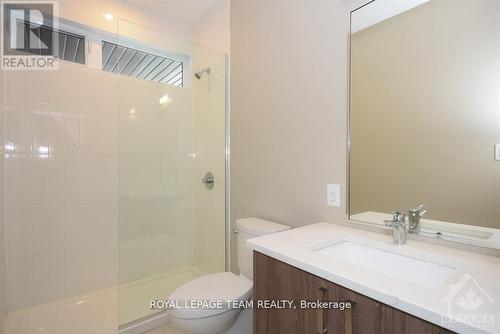 82 Empress Avenue, Ottawa, ON - Indoor Photo Showing Bathroom