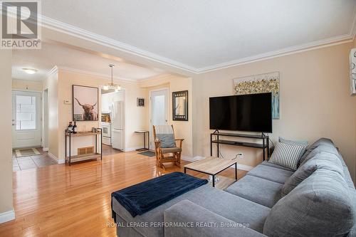 1550 Bourcier Drive, Ottawa, ON - Indoor Photo Showing Living Room