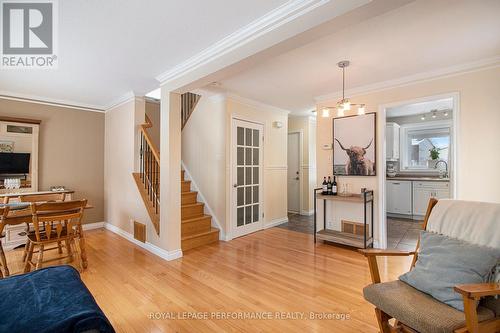 1550 Bourcier Drive, Ottawa, ON - Indoor Photo Showing Living Room