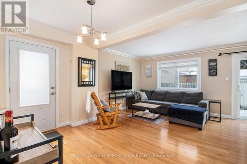 1550 Bourcier Drive, Ottawa, ON - Indoor Photo Showing Living Room