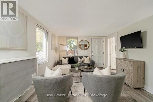 262 Pine Street, Milton (Old Milton), ON - Indoor Photo Showing Living Room