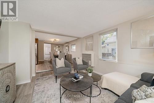 262 Pine Street, Milton (Old Milton), ON - Indoor Photo Showing Living Room