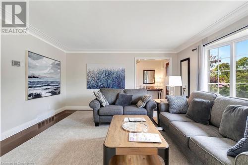 806 Westmount Road W, Kitchener, ON - Indoor Photo Showing Living Room