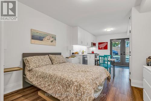 323 Mortimer Avenue, Toronto, ON - Indoor Photo Showing Bedroom