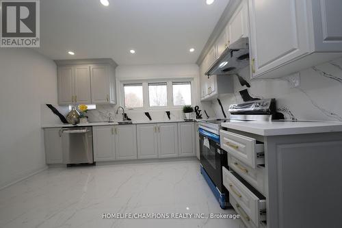 426 Cromwell Avenue, Oshawa, ON - Indoor Photo Showing Kitchen