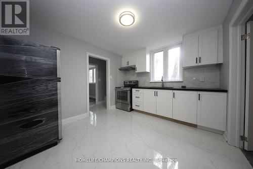 426 Cromwell Avenue, Oshawa, ON - Indoor Photo Showing Kitchen