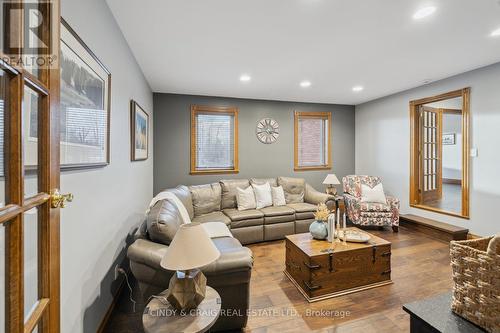 4215 Tooley Road, Clarington, ON - Indoor Photo Showing Living Room