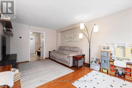 189 Carrick Avenue, Georgina, ON - Indoor Photo Showing Living Room