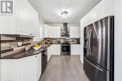 237 Eighth Avenue, New Tecumseth, ON - Indoor Photo Showing Kitchen With Upgraded Kitchen