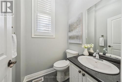 237 Eighth Avenue, New Tecumseth, ON - Indoor Photo Showing Bathroom