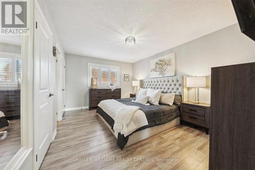 237 Eighth Avenue, New Tecumseth, ON - Indoor Photo Showing Bedroom