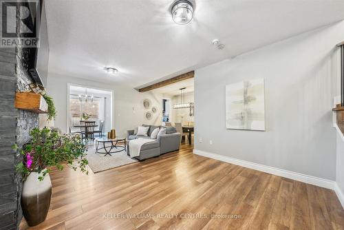 237 Eighth Avenue, New Tecumseth, ON - Indoor Photo Showing Living Room