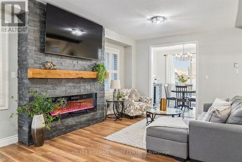 237 Eighth Avenue, New Tecumseth, ON - Indoor Photo Showing Living Room With Fireplace