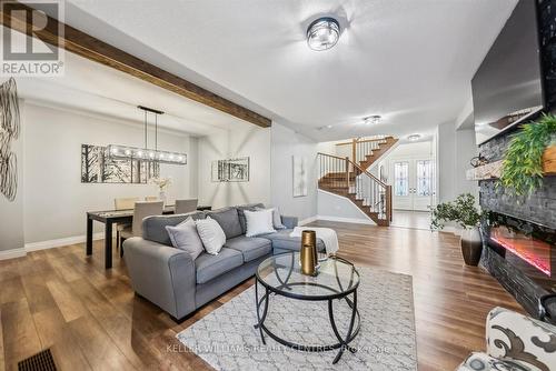 237 Eighth Avenue, New Tecumseth, ON - Indoor Photo Showing Living Room