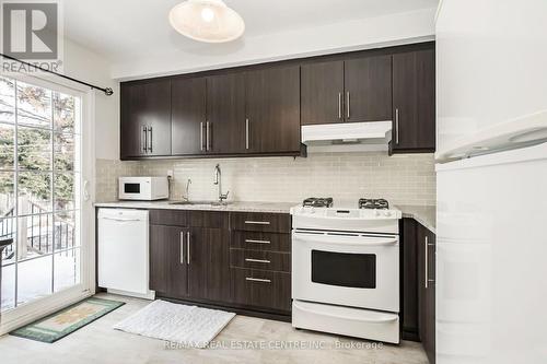 5 Marsden Crescent, Brampton, ON - Indoor Photo Showing Kitchen