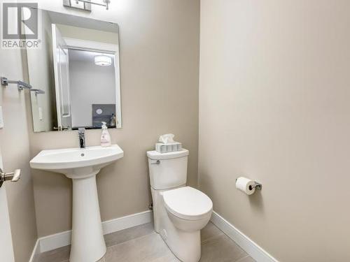 105-38 Waterfront Place, Whitehorse, YT - Indoor Photo Showing Bathroom