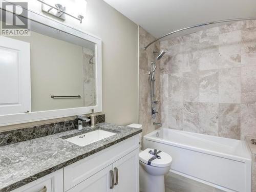 105-38 Waterfront Place, Whitehorse, YT - Indoor Photo Showing Bathroom