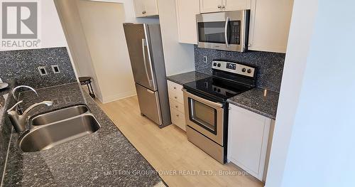 2205 - 2121 Lakeshore Boulevard W, Toronto, ON - Indoor Photo Showing Kitchen With Double Sink With Upgraded Kitchen