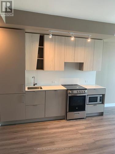 1802 - 3883 Quartz Road, Mississauga, ON - Indoor Photo Showing Kitchen