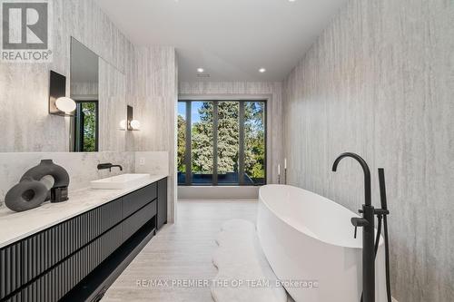 35 Botfield Avenue, Toronto, ON - Indoor Photo Showing Bathroom