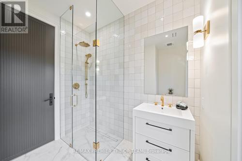 35 Botfield Avenue, Toronto, ON - Indoor Photo Showing Bathroom