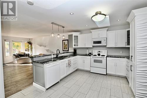 1236 Thistledown Avenue, Sarnia, ON - Indoor Photo Showing Kitchen